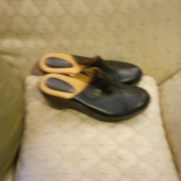 Black leather clogs - Picture 2 of 2